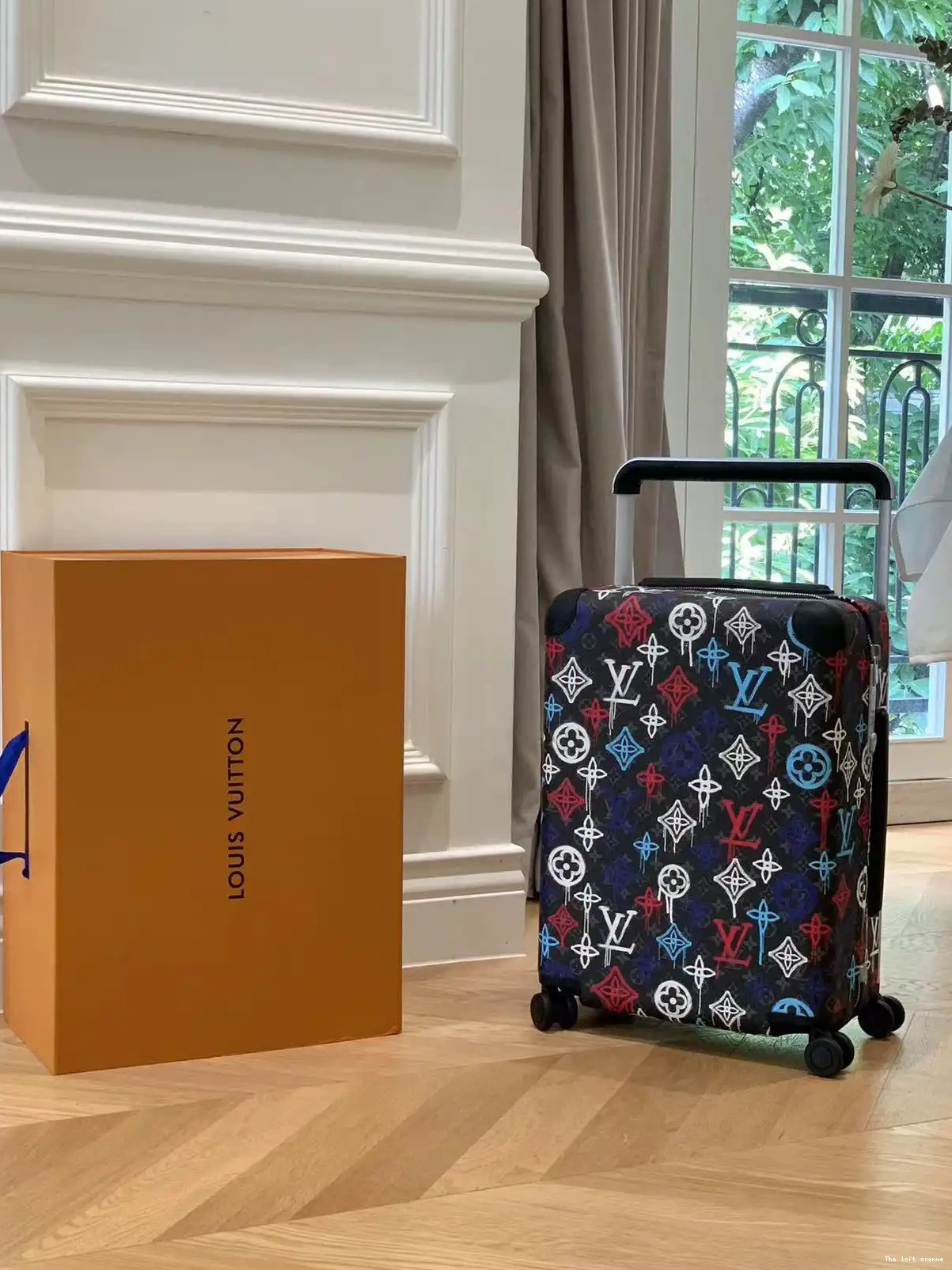 CABIN CUSTOM 55 GRAFFITI HORIZON 37L SUITCASE 0606